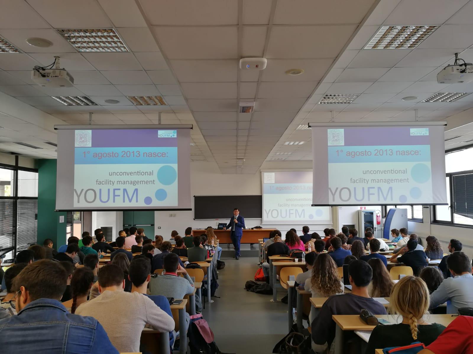 Viero Negri racconta la rete d'impresa youfm agli studenti dell'Università di Bologna