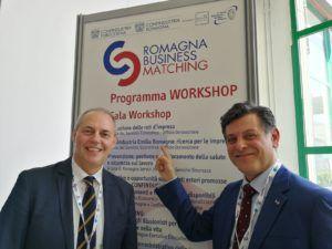 Viero Negri e Paolo di Marco davanti al cartellone del programma del workshop